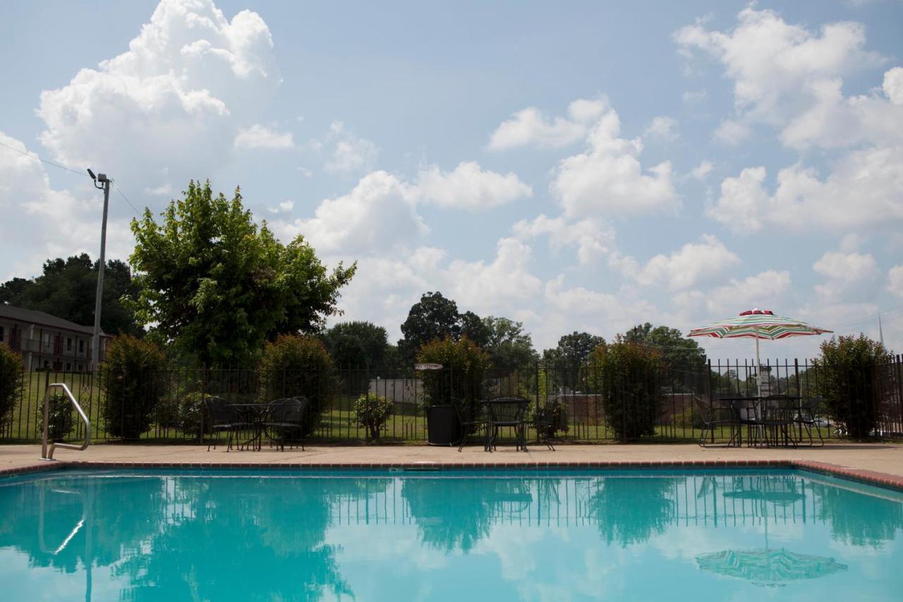 Red Roof Inn & Suites Jackson, Tn Buitenkant foto
