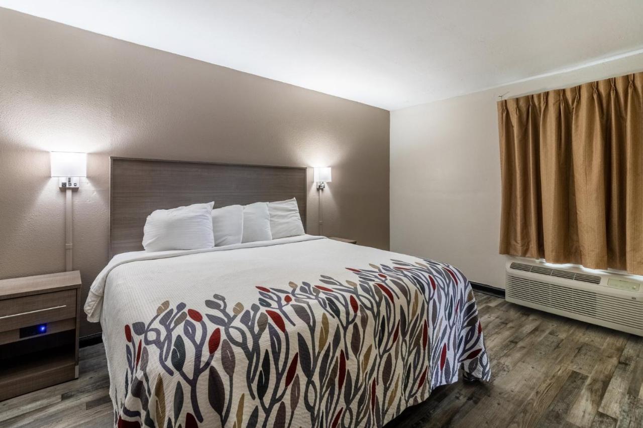 Red Roof Inn & Suites Jackson, Tn Buitenkant foto