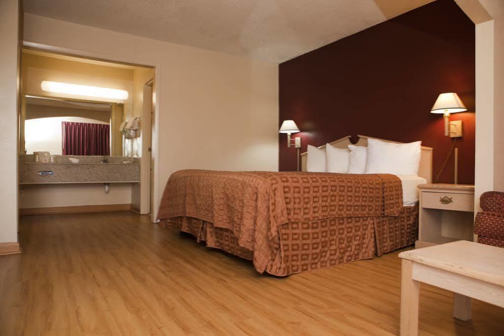 Red Roof Inn & Suites Jackson, Tn Buitenkant foto